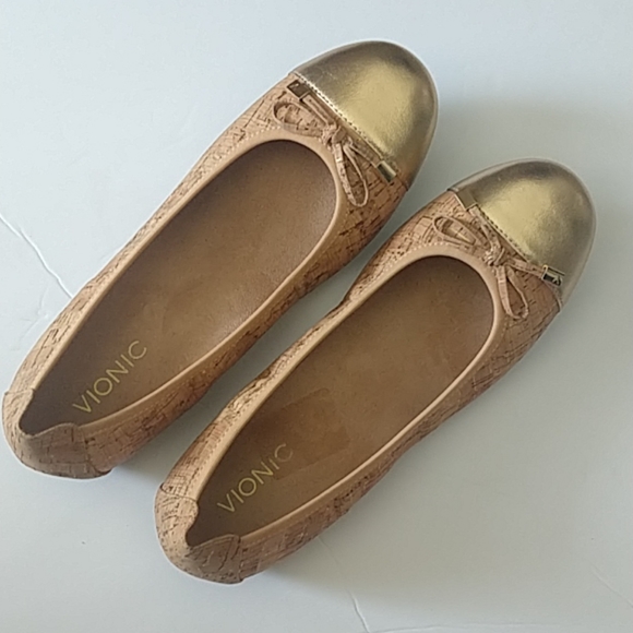 Vionic Shoes - NWOB Vionic Metallic Minna Cork Gold Cap Toe Flats